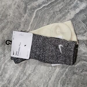 NWT UNISEX NIKE dri-fit 2pk crew socks